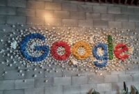 Perusahaan induk Google, Alphabet Inc (GOOG, GOOGL) resmi menggeser posisi Apple (AAPL) sebagai perusahaan dengan kapitalisasi pasar terbesar kedua di dunia.( poto : kompas.com )