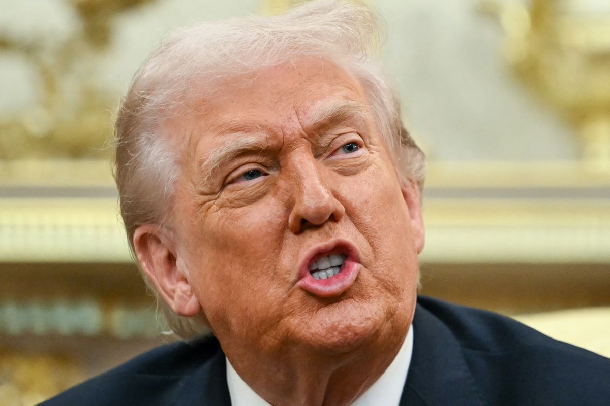 Presiden AS Donald Trump memerintahkan penyelidikan terhadap perusahaan-perusahaan minyak besar setelah harga tak kunjung turun.(AFP/ANDREW CABALLERO-REYNOLDS)