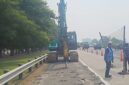 Tim proyek mengerjakan lajur bahu luar KM 33+950 hingga KM 33+800 di arah Jakarta. Pekerjaan ini berlangsung pada 15–20 Juni 2026.( poto : kompas.com )