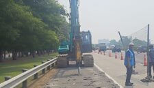 Tim proyek mengerjakan lajur bahu luar KM 33+950 hingga KM 33+800 di arah Jakarta. Pekerjaan ini berlangsung pada 15–20 Juni 2026.( poto : kompas.com )