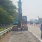 Tim proyek mengerjakan lajur bahu luar KM 33+950 hingga KM 33+800 di arah Jakarta. Pekerjaan ini berlangsung pada 15–20 Juni 2026.( poto : kompas.com )