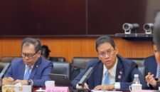Menteri Keuangan Purbaya Yudhi Sadewa dalam pertemuan bilateral dengan Menteri Keuangan Republik Rakyat Tiongkok (RRT), Lan Fo’an, di Beijing pada Rabu (17/6/2026).( poto : kompas.com )
