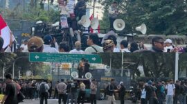 Pendukung dan penolak MBG turun ke kawasan Patung Kuda, Jakarta Pusat, Kamis (18/6/2026).( poto : kompas.com )