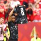 Nathan Saliba dari timnas Kanada memperlihatkan jersey Ismael Kone sebagai bentuk selebrasi setelah mencetak gol keempat timnya pada laga Grup B Piala Dunia FIFA 2026.( poto : kompas.com )