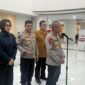 Kapolda Jabar Irjen pol Rudi Setiawan tegah menjelaskan kondisi korban YTR di RSUP Hasan sadikin Bandung,Kota Bandung, selasa (23/6/2026).( poto : kompas.com )