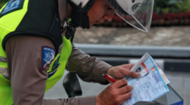 Ilustrasi tilang polisi. Foto: Ari Saputra/Detik.com