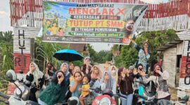 Warga Pelawan Jaya tolak keberadaan PT SMM. (Foto/Ist/Rahmat/metro7.co.id)
