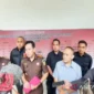 Kajari Tabalong Anggara Suryanagara menjelaskan ke media perkara di Dinas ESDM Kalsel saat ekspos di Kejati Kalsel di Banjarbaru, Senin (8/6/2026). ( poto : ANTARA )
