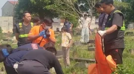 Petugas kemudian melakukan olah tempat kejadian perkara (TKP) untuk mengumpulkan bukti awal.( poto :ANTARA )