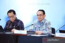 Kepala Eksekutif Pengawas Lembaga Pembiayaan, Perusahaan Modal Ventura, Lembaga Keuangan Mikro dan Lembaga Jasa Keuangan Lainnya (PVML) Otoritas Jasa Keuangan (OJK) Agusman (kanan).( poto : ANTARA )