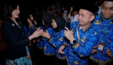 Menteri Pariwisata Widiyanti Putri Wardhana saat menghadiri prosesi sumpah Pegawai Negeri Sipil. ( poto : ANTARA )