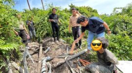 Personel Polsek Jambi Timur saat meringkus pelaku di TKP pencurian (Foto: MAKALAMNEWS.ID )