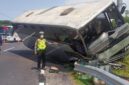 Kecelakaan bus jemaat HKBP di Batam menewaskan 1 orang dan melukai belasan lainnya.( iluistrasi poto : istimewa )
