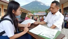 Pendaftaran Siswa Baru,Poto Gemini IA