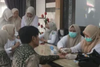 Suasana saat cek kesehatan gratis/sumber foto kemenag