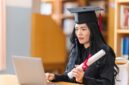 Foto: Getty Images/iStockphoto/nirat/Ilustrasi lulusan yang memiliki skill AI untuk terjun ke dunia kerja.