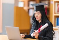 Foto: Getty Images/iStockphoto/nirat/Ilustrasi lulusan yang memiliki skill AI untuk terjun ke dunia kerja.