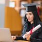 Foto: Getty Images/iStockphoto/nirat/Ilustrasi lulusan yang memiliki skill AI untuk terjun ke dunia kerja.