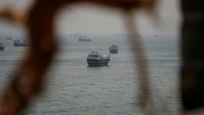 Foto: Selat Hormuz kembali ditutup Iran (REUTERS/Stringer)