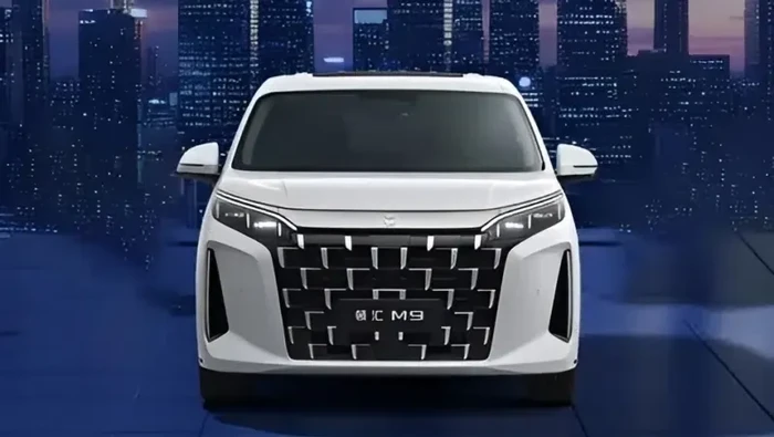 Linghui M9 mulai didistribusi ke dealer-dealer di China. Foto: BYD
