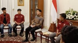 Wapres Gibran Rakabuming menerima mahasiswa yang demonstrasi di Monas, Jakpus. (dok Setwapres RI)