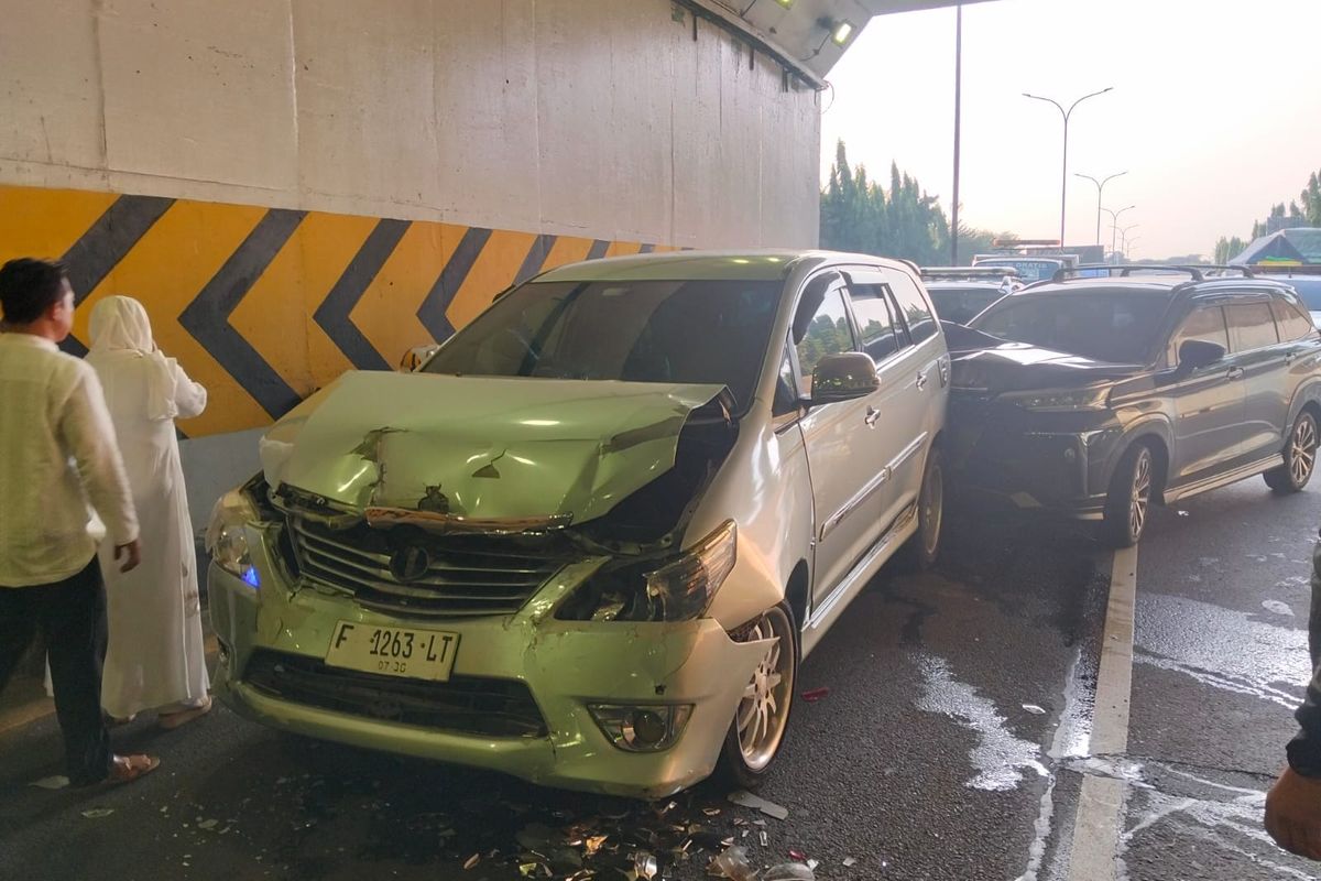 Kecelakaan beruntun di terowongan Pasar Rebo Tol JORR pada Jumat (24/7/2026) pagi.(kompas.com)