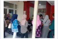 Pelayanan Bank Jambi Sungai Penuh kepada nasabah. 
(Foto: JambiOne.com)