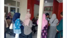 Pelayanan Bank Jambi Sungai Penuh kepada nasabah.
(Foto: JambiOne.com)
