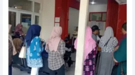 Pelayanan Bank Jambi Sungai Penuh kepada nasabah. 
(Foto: JambiOne.com)