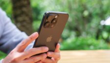 Cara Cek Usia HP Kamu, Buat Android dan iPhone. Foto: Shutterstock