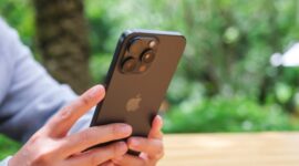 Cara Cek Usia HP Kamu, Buat Android dan iPhone. Foto: Shutterstock