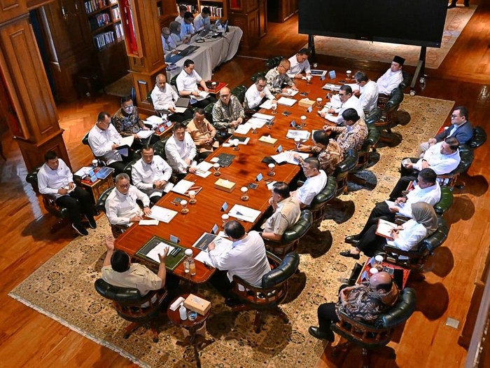 Foto: Prabowo ratas bareng belasan menteri di Hambalang, 13 Juli 2026 (Muchlis Jr - Biro Pers, Media, dan Informasi Sekretariat Presiden)