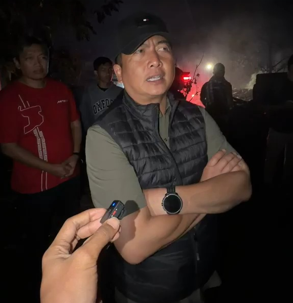 Gubernur Nusa Tenggara Barat Lalu Muhamad Iqbal bergerak cepat meninjau penanganan insiden kebakaran Desa Adat Sade di Desa Rambitan, Kecamatan Pujut, Kabupaten Lombok Tengah.(poto: istimewa).