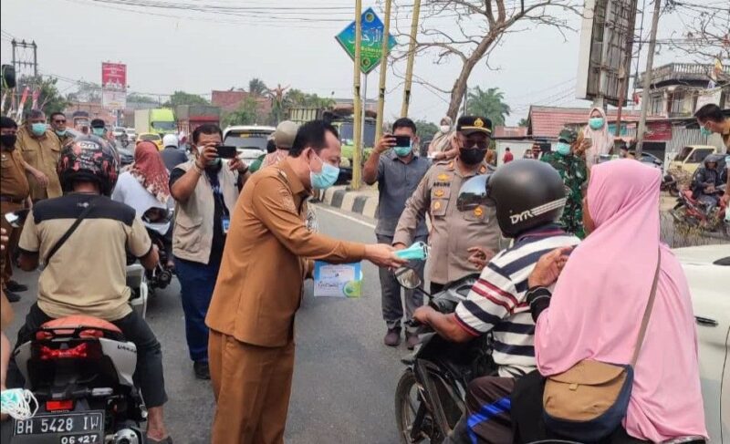 Bupati Muaro Jambi Bambang Bayu Suseno memimpin langsung kegiatan pencegahan bahaya kabut asap ini bersama jajaran Forkopimda.(poto: oegopost.id).