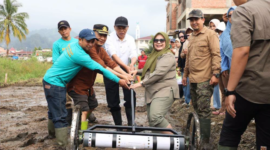 Pemkot Sungai Penuh gelar tanam perdana penerapan PM-AAS demi mendukung program swasembada pangan nasional pada Jumat (28/8).(poto: istimewa).