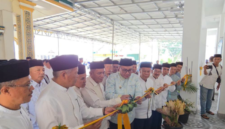 Wali Kota Sungai Penuh Alfin meresmikan fasilitas wudhu Masjid Raya pada Minggu (30/8).(poto: oegopost.id).