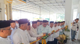 Wali Kota Sungai Penuh Alfin meresmikan fasilitas wudhu Masjid Raya pada Minggu (30/8).(poto: oegopost.id).