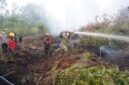 Komandan Korem 042/Gapu Brigjen TNI Nyamin memimpin langsung langkah penanganan Karhutla Muaro Jambi di Desa Londerang, Kecamatan Kumpeh, Jumat (28/8/2026).(poto: oegopost.id).