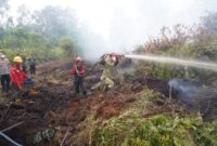 Komandan Korem 042/Gapu Brigjen TNI Nyamin memimpin langsung langkah penanganan Karhutla Muaro Jambi di Desa Londerang, Kecamatan Kumpeh, Jumat (28/8/2026).(poto: oegopost.id).