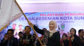 Ketua Dewan Kesenian Kota Sungai Penuh Ny Sri Kartini Alfin SKep Ns resmi memimpin jajaran pengurus baru.(poto: oegopost.id).