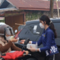 Imigrasi Tanjung Jabung Barat membagikan 3.000 masker gratis untuk warga Kuala Tungkal yang terdampak kabut asap karhutla di Jambi pada Jumat (18/9).(poto: istimewa).