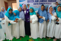 Ketua Tim Penggerak PKK Kota Sungai Penuh Ny. Sri Kartini Alfin menghadiri acara peluncuran Sekolah Lansia Tangguh Kota Sungai Penuh pada Selasa siang (15/9/2026).(poto: oegopost.id).