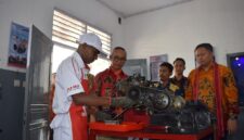 AHM memperluas akses pendidikan vokasi ke Sorong melalui kerja sama kurikulum TBSM Astra Honda di SMKN 1 Kabupaten Sorong, Papua Barat Daya.(poto: jamberita.com).