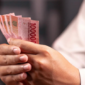 Nilai tukar Rupiah terhadap Dolar hari ini melemah.( ilustrasi poto: istimewa).