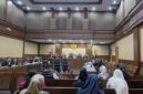 Sidang dugaan korupsi pengelolaan kuota haji tambahan 2023-2024. Mantan staf khusus Menteri Agama Ishfah Abidal Aziz alias Gus Alex, Syaiful Bahri alias Bajak Laut, mengungkap adanya titipan uang senilai USD 406.000.(poto: kompas.com).