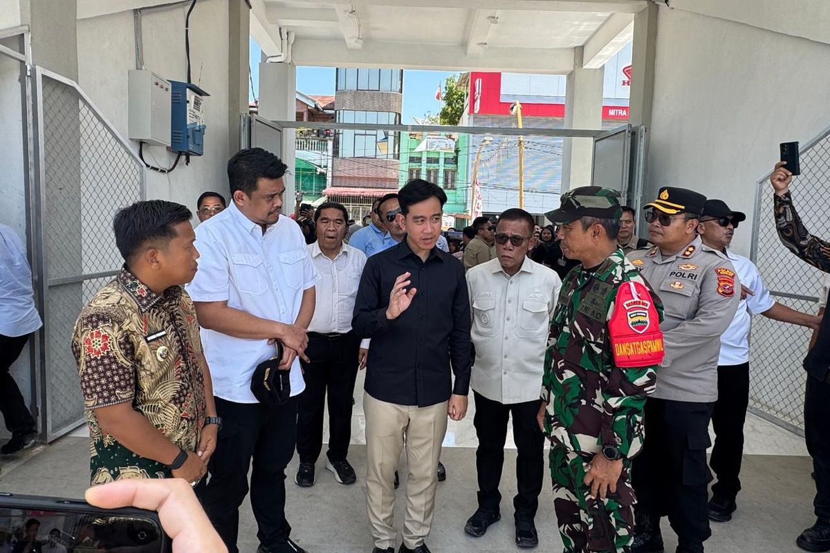 Wakil Presiden (Wapres) Gibran Rakabuming saat meninjau lokasi pascabencana di Sumatera Utara pada 4 September 2026.(poto: kompas.com).