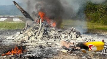 Helikopter layanan dokter keliling jatuh di Marudi Sarawak dan menewaskan lima orang.(poto: kompas.com).