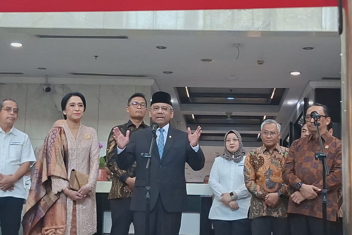 Presiden Prabowo Subianto resmi melantik Suahasil Nazara Menteri Keuangan baru di Istana Kepresidenan Jakarta pada Senin (14/9/2026).(poto: kompas.com).
