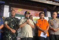 Kepala Kantor SAR Banten Al Amrad menyampaikan perkembangan tersebut dalam konferensi pers di Posko SAR pada Senin (14/9/2026).(poto: kompas.com).