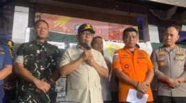 Kepala Kantor SAR Banten Al Amrad menyampaikan perkembangan tersebut dalam konferensi pers di Posko SAR pada Senin (14/9/2026).(poto: kompas.com).